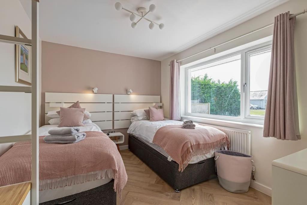 Family-Friendly Retreat Between Beach & Mountains Tremadog Exterior photo